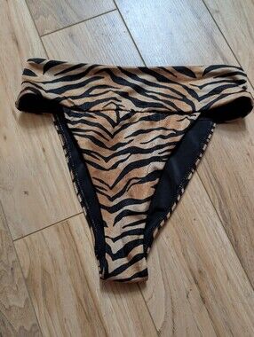 NWOT Kendall & Kylie Tiger Print Cheeky Bikini Bottom XS – Black & Rust